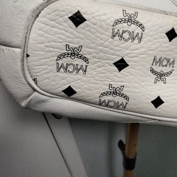 💯 Authentic MCM White Shoulder Bag with Monogram Pattern - Picture 7 of 10